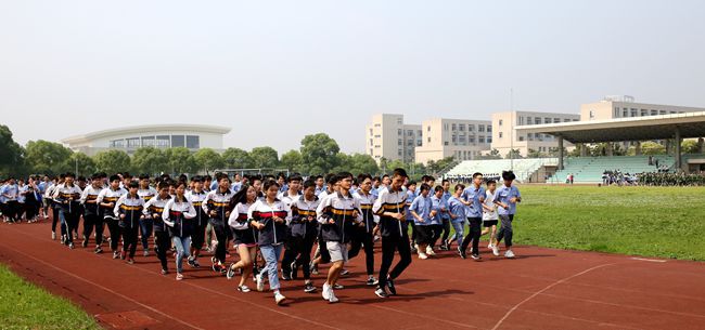 學(xué)生跑操